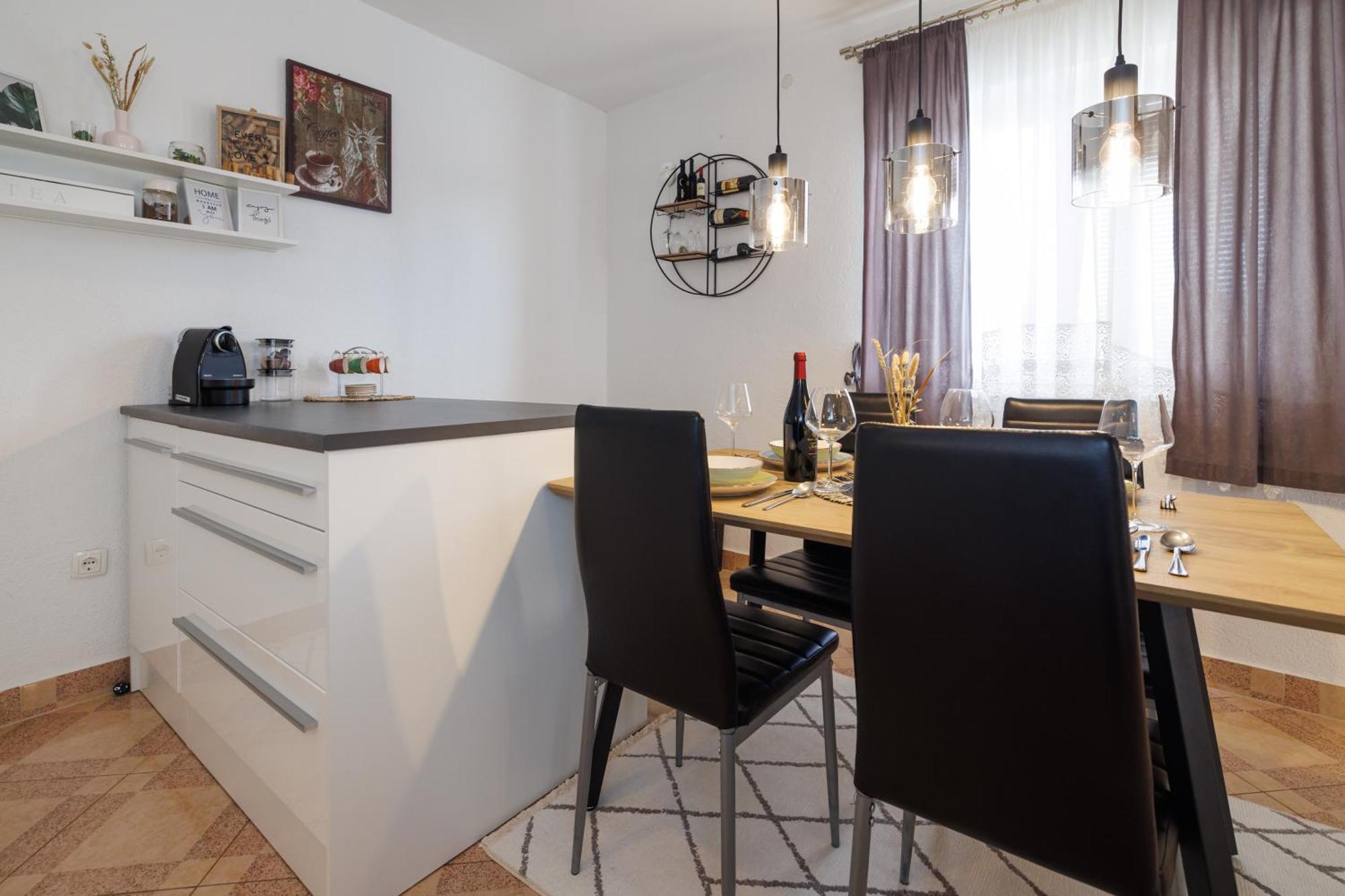 Spacious And Modern App With Big Terrace Малинска Екстериор снимка